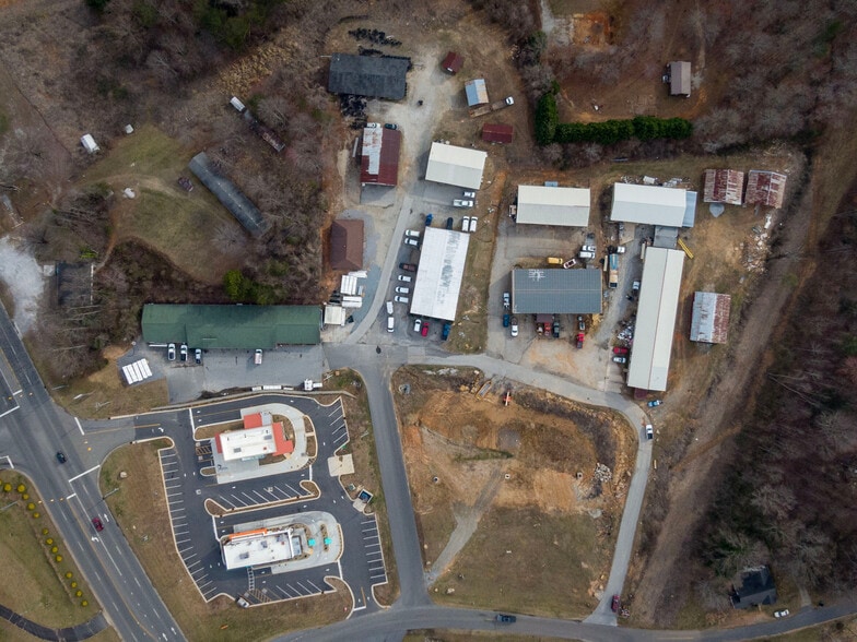 West Marion Business Park portfolio of 11 properties for sale on LoopNet.com - Primary Photo - Image 1 of 2