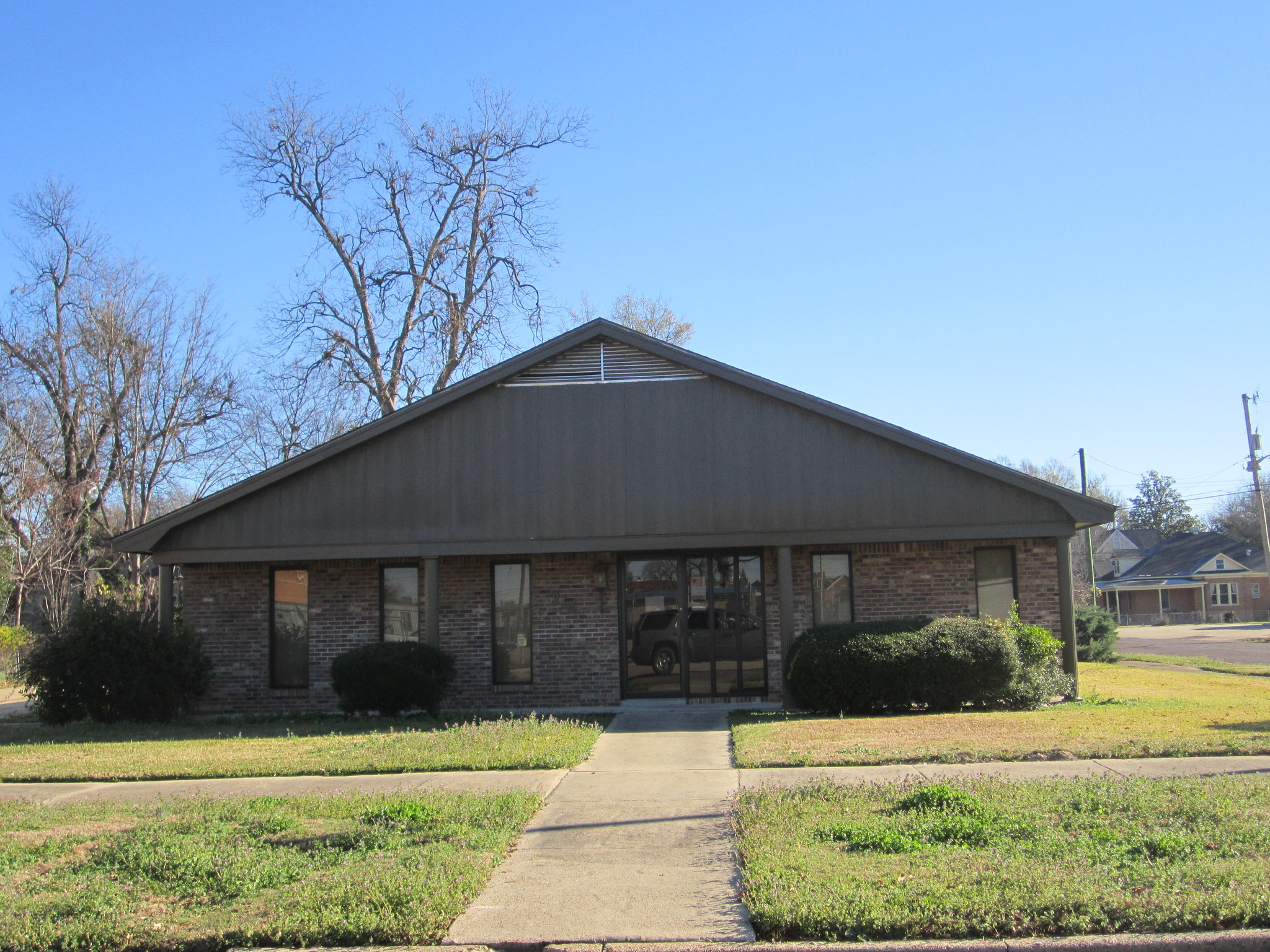 215 Lamar St, Greenwood, MS for lease Building Photo- Image 1 of 2