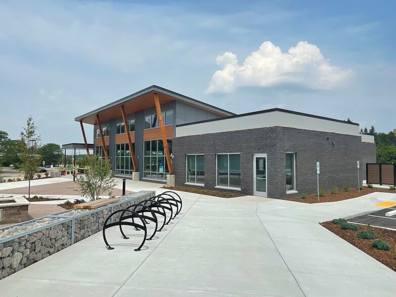 SEC of Appleton Avenue & Good Hope Road, Menomonee Falls, WI for lease - Building Photo - Image 1 of 5