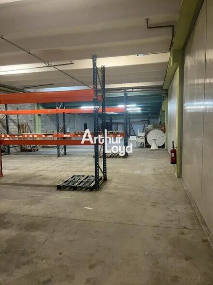 Flex in Vallauris for lease - Building Photo - Image 3 of 4