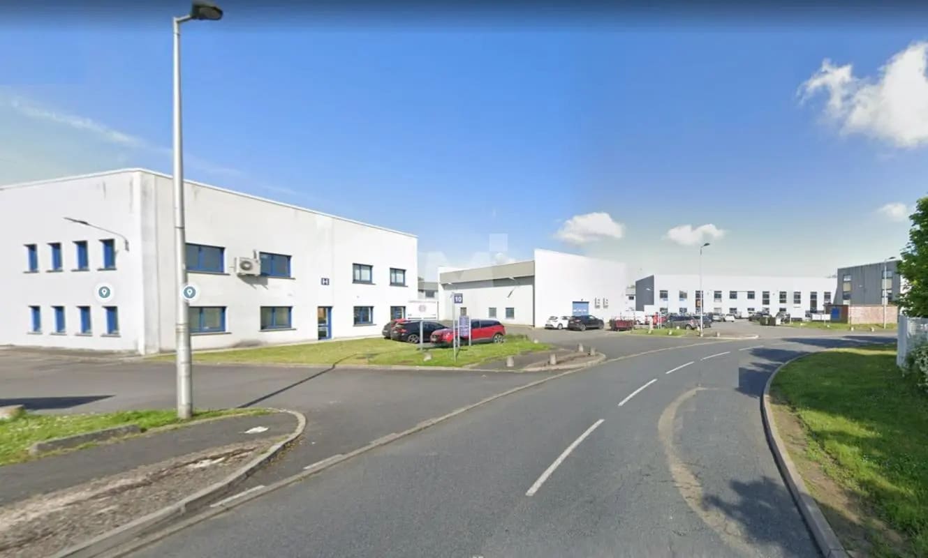 Flex in Lisses for lease Building Photo- Image 1 of 14