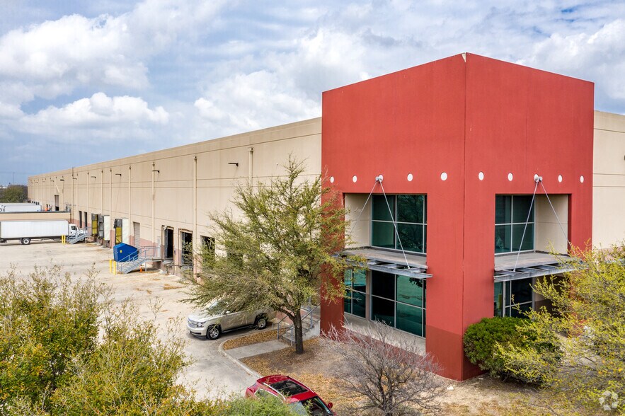 3005-3031 Interstate Dr, San Antonio, TX for sale - Building Photo - Image 1 of 1