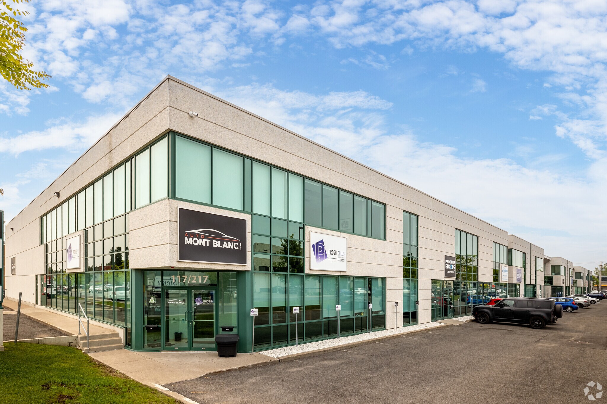 9063-9125 Rue Pascal-Gagnon, Montréal, QC for lease Primary Photo- Image 1 of 6