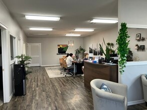 1801 SW Regional Airport Blvd, Bentonville, AR for lease Interior Photo- Image 2 of 6