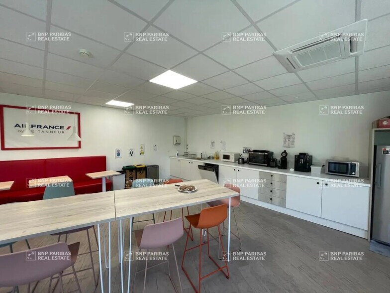 Office in La Motte-Servolex for lease - Building Photo - Image 2 of 12