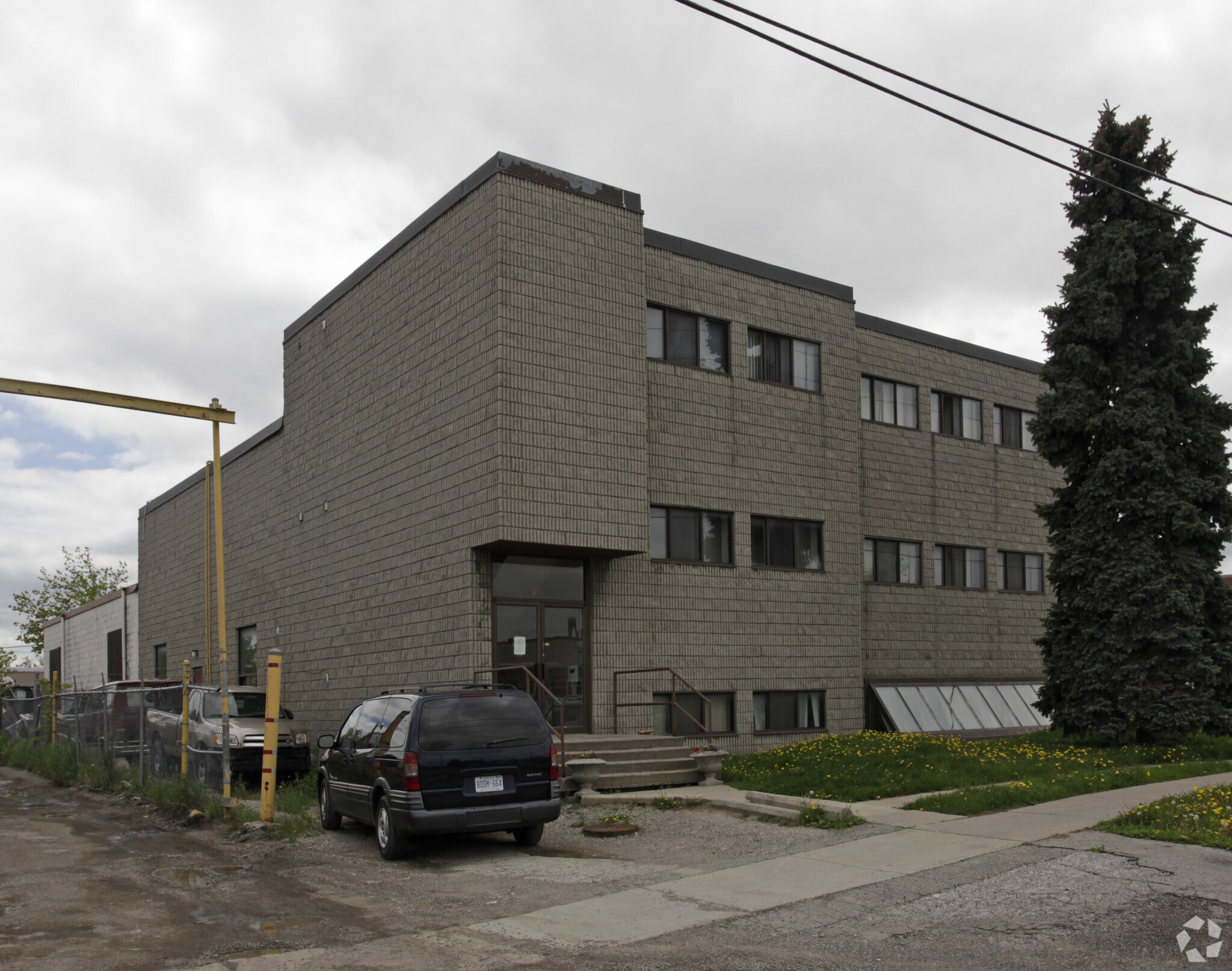 31 Taber Rd, Toronto, ON for sale Primary Photo- Image 1 of 1