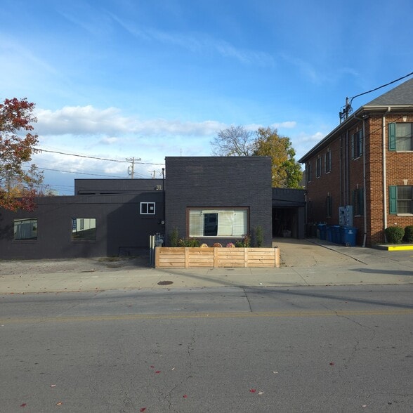 443 W Walnut St, Danville, KY for lease - Building Photo - Image 1 of 14