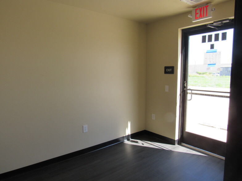 4415 SW 29th St, Oklahoma City, OK for lease - Interior Photo - Image 3 of 5