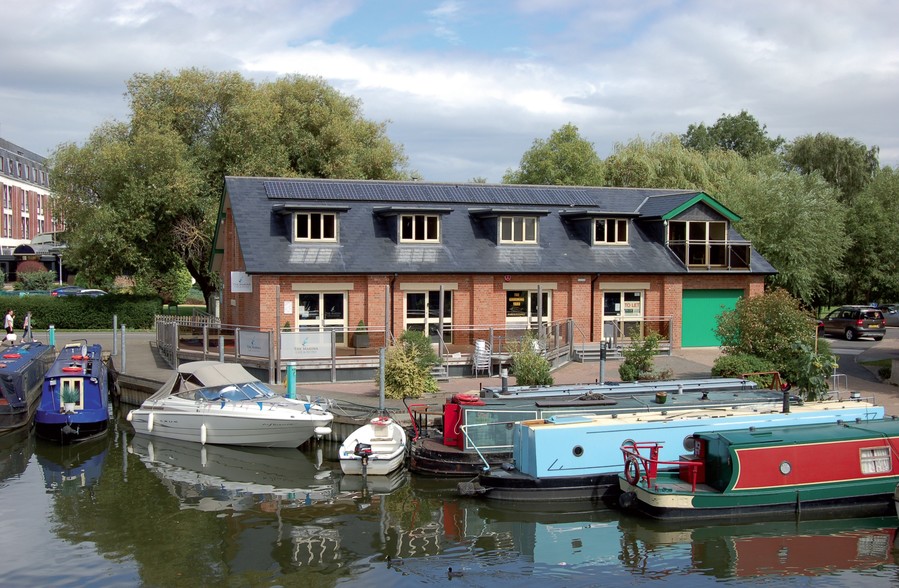 Clopton Bridge, Stratford Upon Avon for lease - Primary Photo - Image 1 of 1