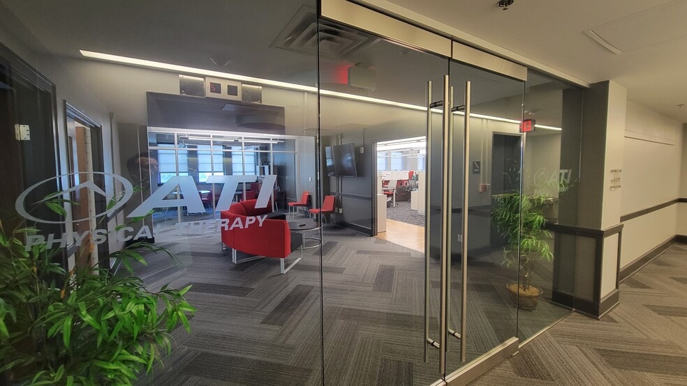 18 E North St, Greenville, SC for lease - Interior Photo - Image 2 of 9