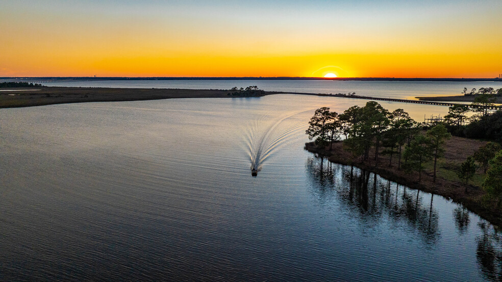 4877 Mulatto Bayou Dr, Milton, FL for sale - Primary Photo - Image 1 of 6