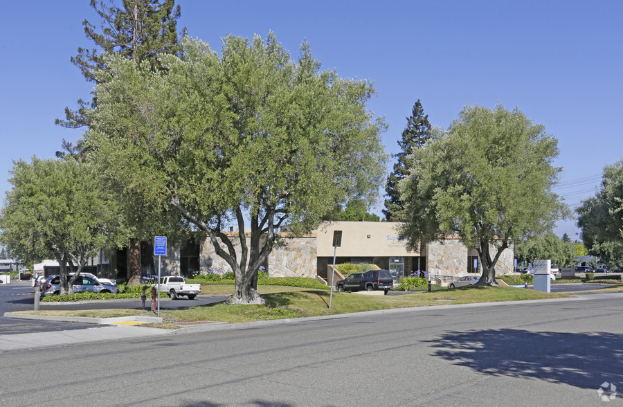 3080-3090 Oakmead Village Dr, Santa Clara, CA for sale - Primary Photo - Image 1 of 1