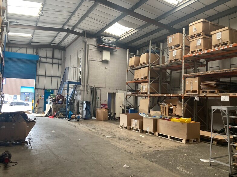 10-13 Otley Rd, Shipley for lease - Building Photo - Image 2 of 3
