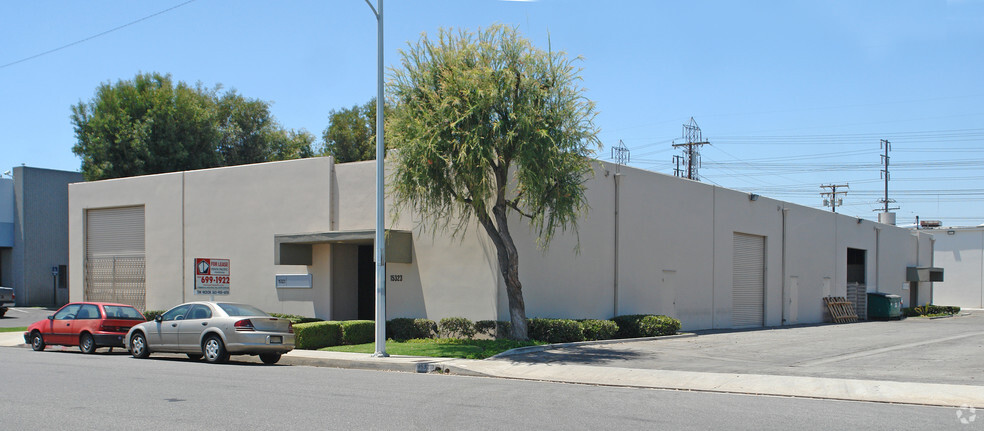 15321-15323 Texaco Ave, Paramount, CA for lease - Building Photo - Image 3 of 5