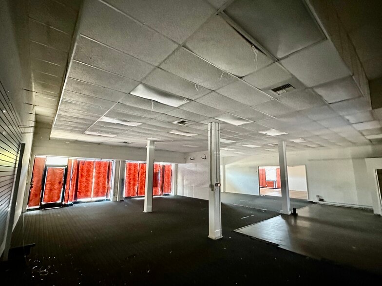 718-734 Santa Monica Blvd, Santa Monica, CA for lease - Interior Photo - Image 2 of 20