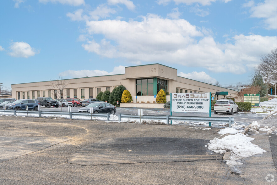 125 Michael Dr, Syosset, NY for lease - Building Photo - Image 3 of 14