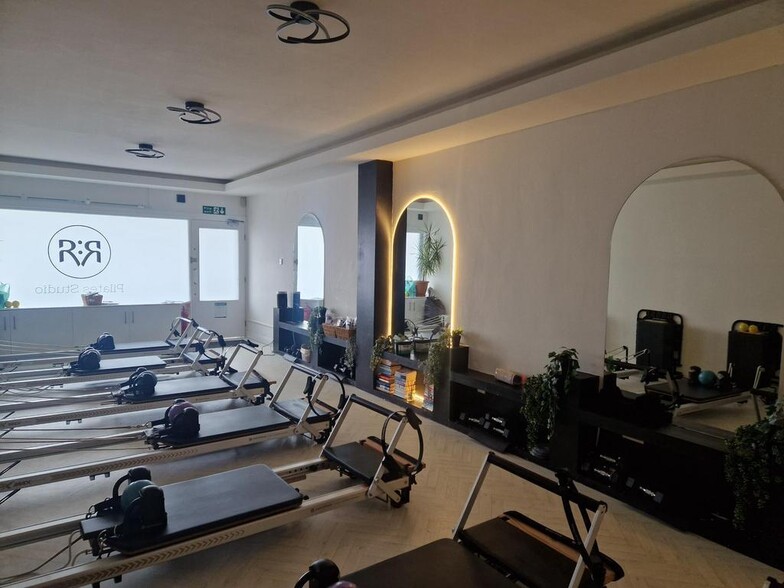 9 Tree View Ct, Liverpool for lease - Building Photo - Image 3 of 7