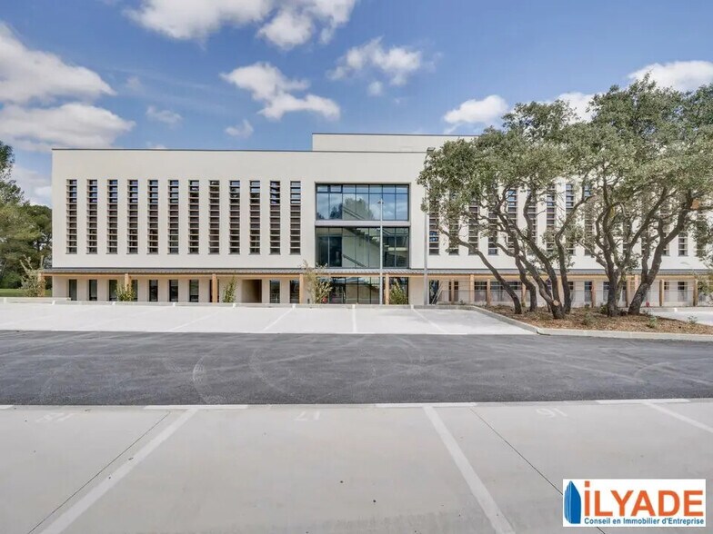 Office in Aix-en-Provence for lease - Building Photo - Image 1 of 8