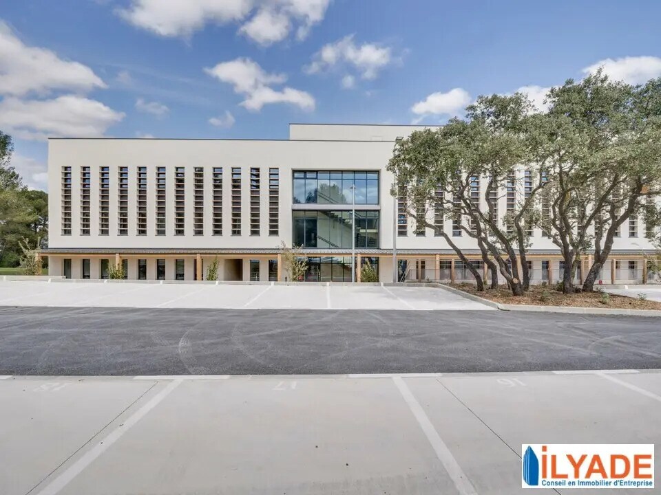 Office in Aix-en-Provence for lease Building Photo- Image 1 of 9