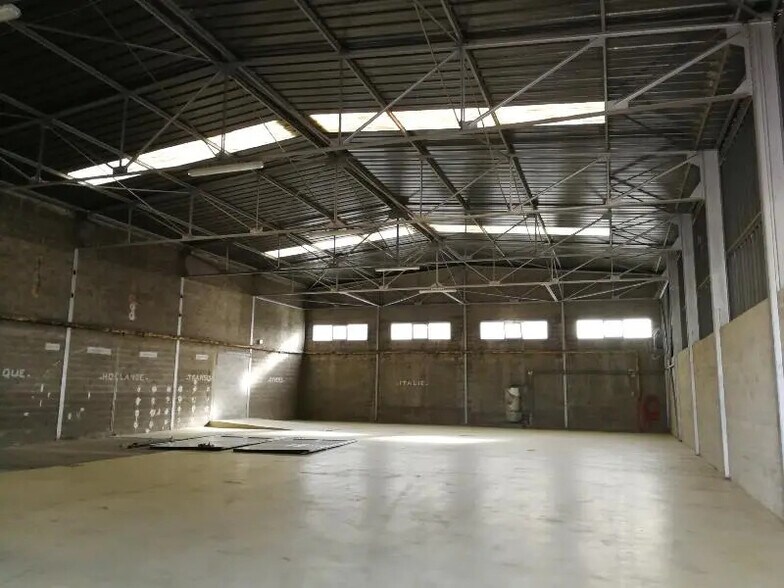 Industrial in Vitrolles for lease - Interior Photo - Image 2 of 3