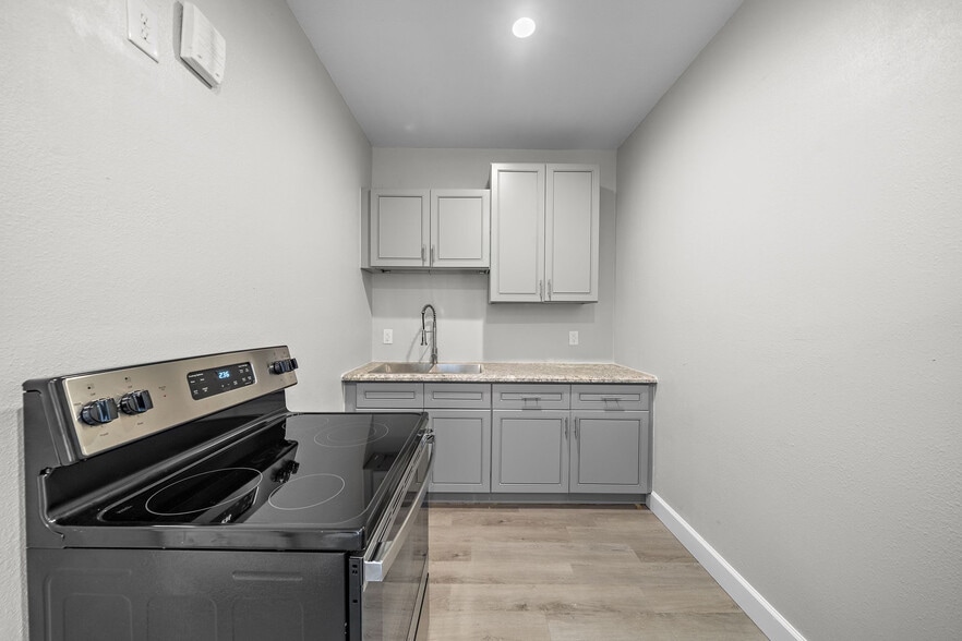 614 35th St, Galveston, TX for sale - Building Photo - Image 2 of 7