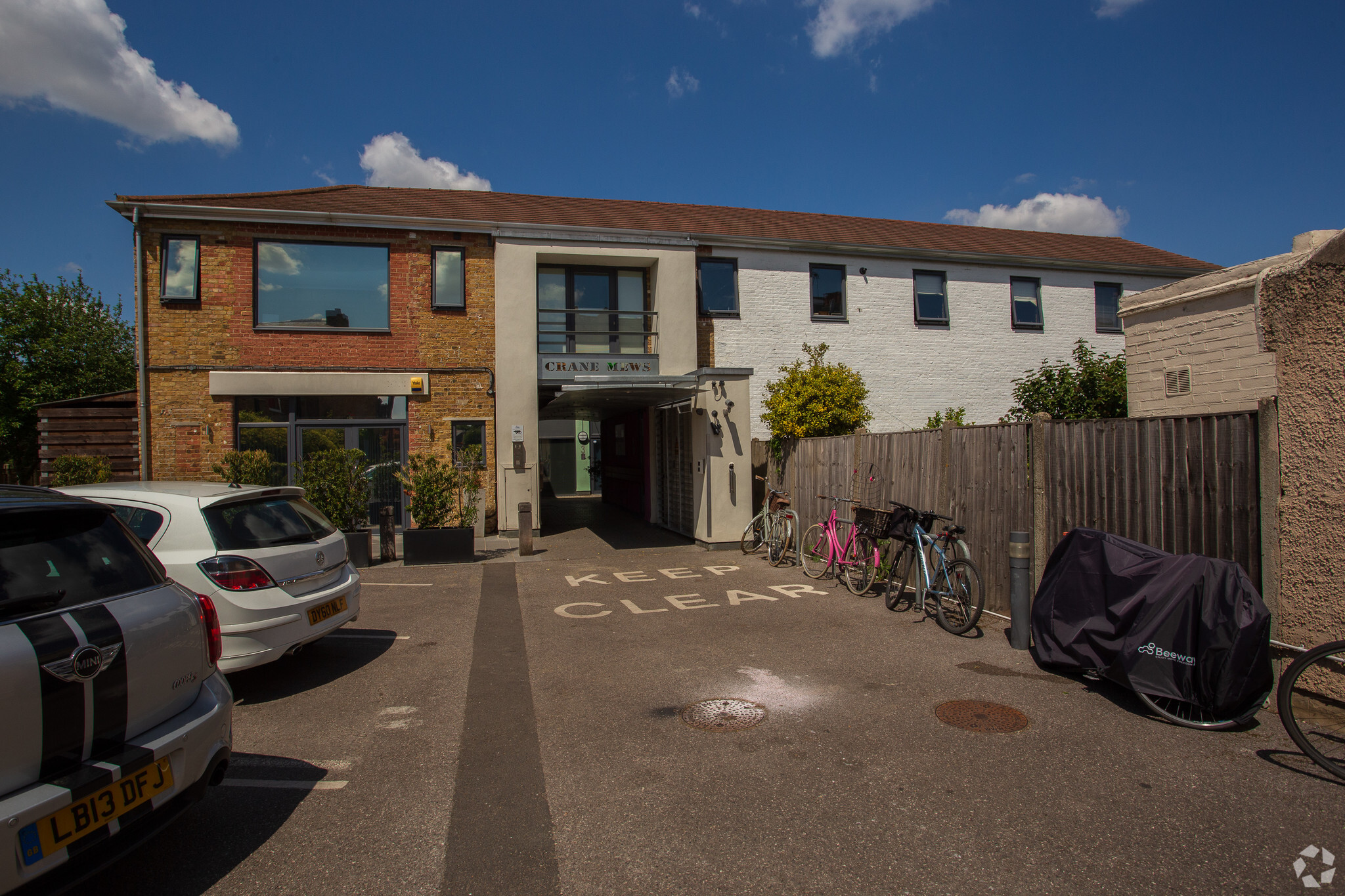 32 Gould Rd, Twickenham for sale Primary Photo- Image 1 of 1