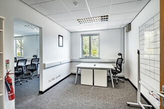 170 Elland Rd, Leeds for lease Interior Photo- Image 2 of 2