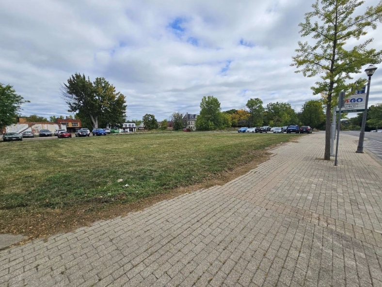 4638 Erie Ave, Niagara Falls, ON for sale Primary Photo- Image 1 of 2