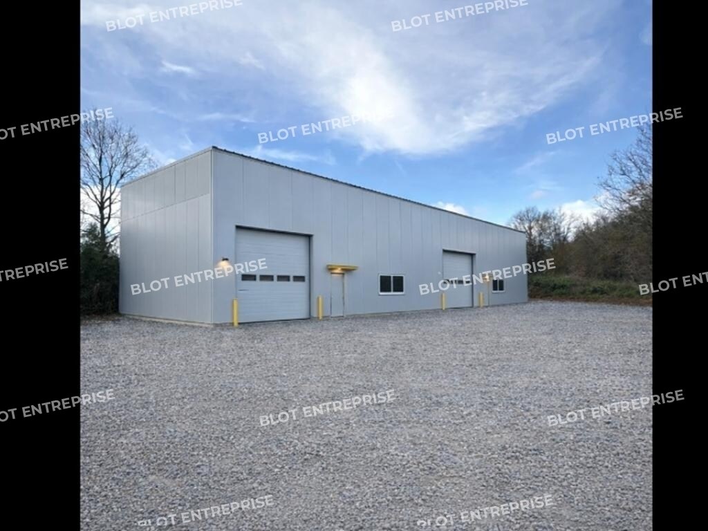 Industrial in Retiers for lease Building Photo- Image 1 of 4