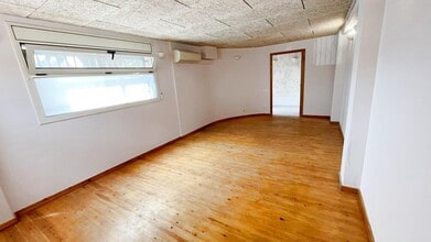 Retail in Vilanova i la Geltrú, Barcelona for lease Interior Photo- Image 2 of 9