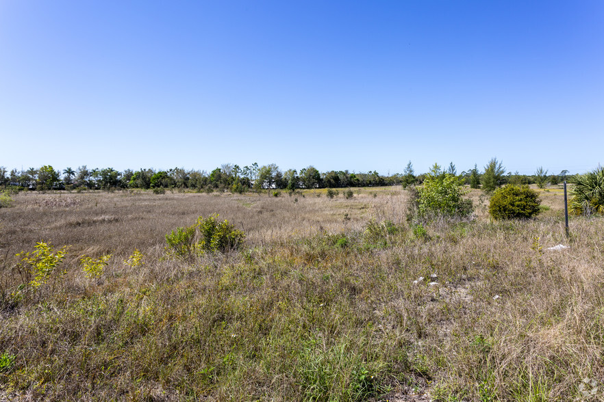 Playa Del Sol Blvd, North Fort Myers, FL for sale - Primary Photo - Image 2 of 4