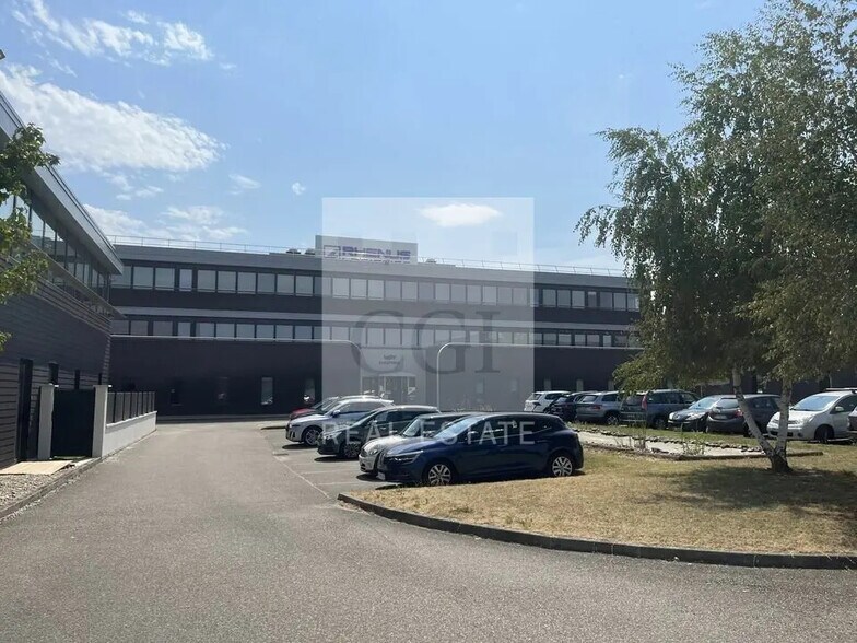 Office in Vaulx-Milieu for lease - Building Photo - Image 2 of 12