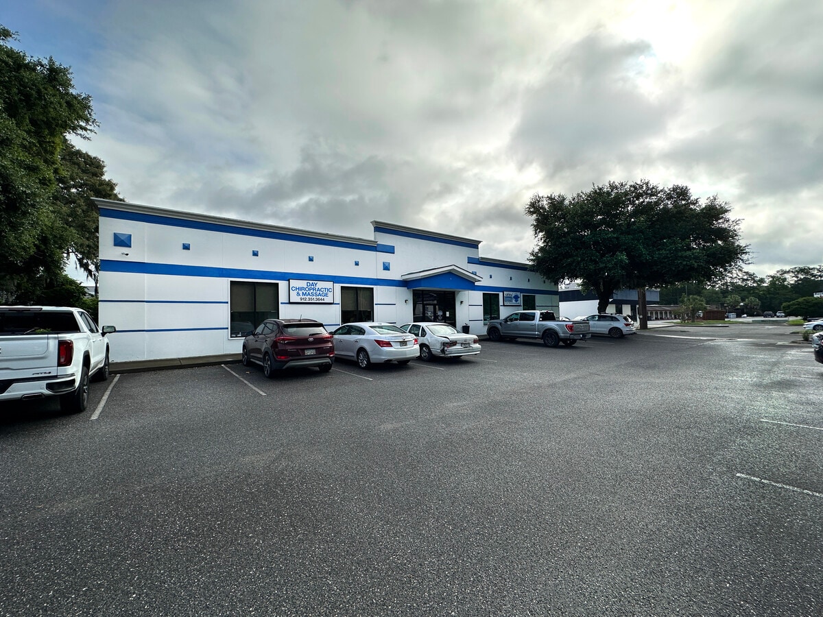 702 Mall Blvd, Savannah, GA 31406