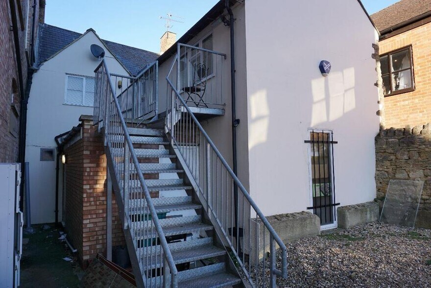 32-32a Market Pl, Olney for sale - Building Photo - Image 3 of 3