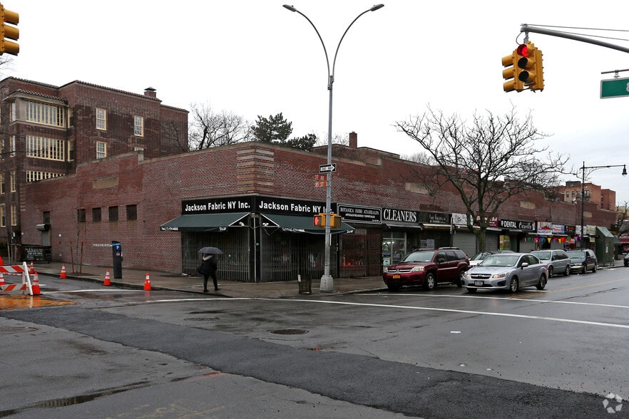 84-02-84-30 37th Ave, Jackson Heights, NY for sale - Primary Photo - Image 1 of 1