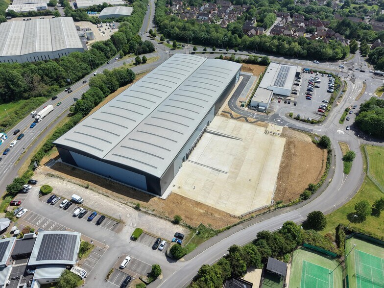 100 Latham Rd, Swindon for lease - Building Photo - Image 2 of 13