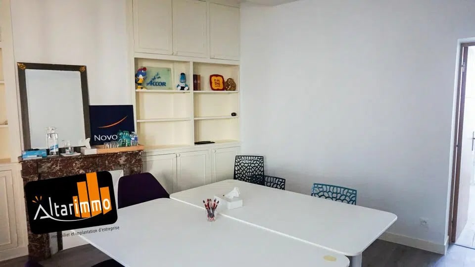 Office in Chartres for lease - Interior Photo - Image 1 of 6