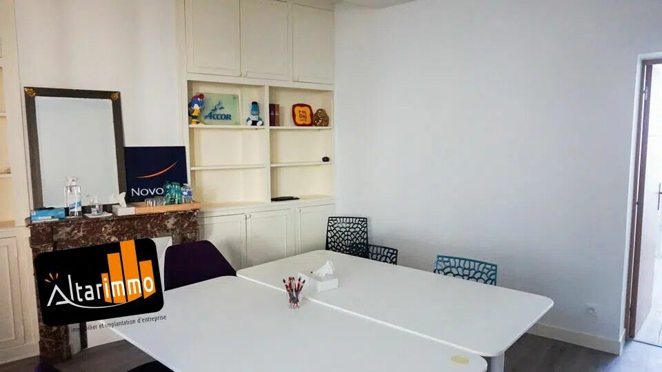 Office in Chartres for lease Interior Photo- Image 1 of 7