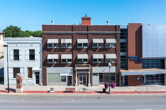 226 W Central Ave, El Dorado, KS for sale - Building Photo - Image 1 of 28