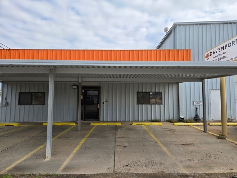 658 Omaha Dr, Corpus Christi, TX for lease - Building Photo - Image 2 of 32