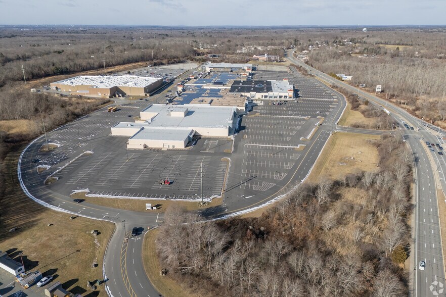 262 Swansea Mall Dr, Swansea, MA for lease - Building Photo - Image 2 of 7