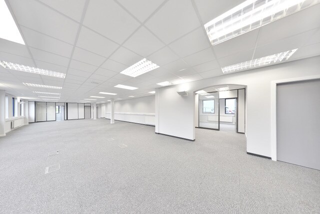 1-8 Freskyn Pl, Broxburn for lease - Interior Photo - Image 3 of 10