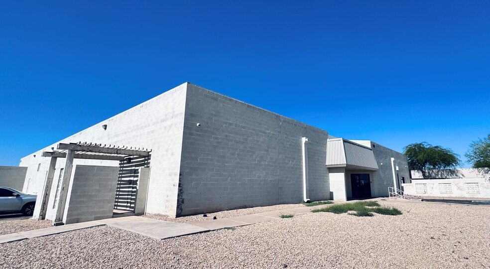 701 N Golden Key St, Gilbert, AZ for sale - Building Photo - Image 1 of 8