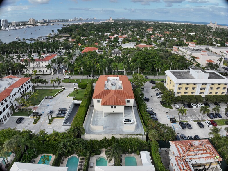 420 Royal Palm Way, Palm Beach, FL for lease - Matterport Community - Image 2 of 9