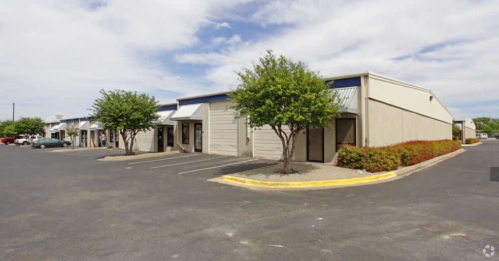 501 W Powell Ln, Austin, TX for lease - Building Photo - Image 3 of 6