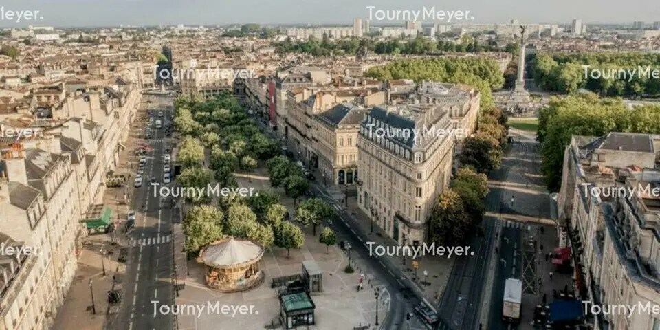 in Bordeaux for sale Building Photo- Image 1 of 1