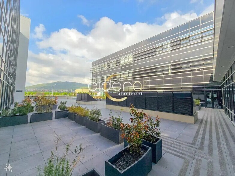 Office in COURNON-D'AUVERGNE for lease - Building Photo - Image 3 of 11