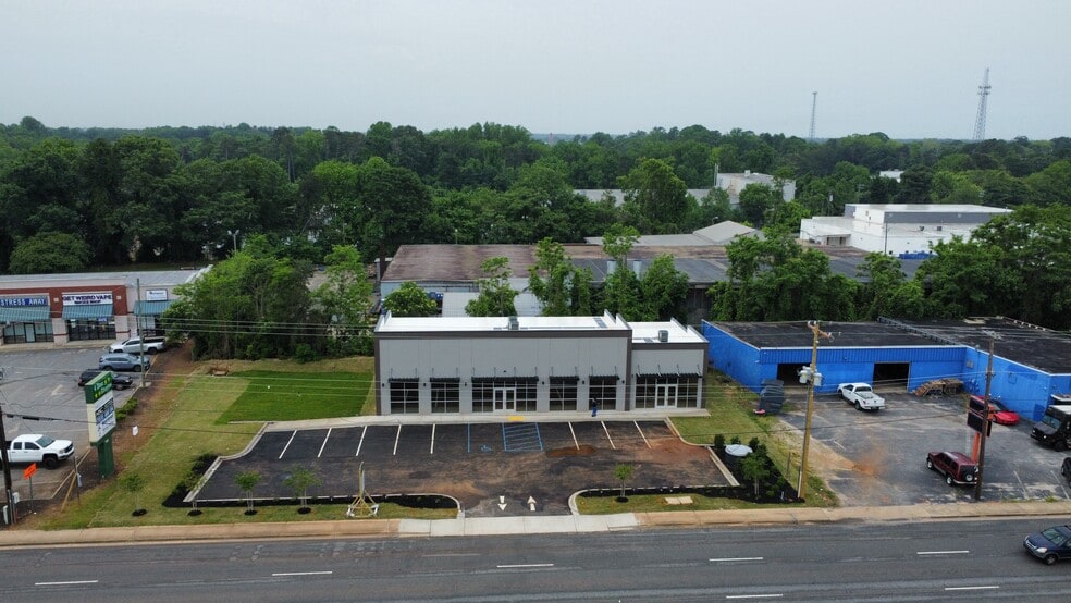 3119 N Pleasantburg, Greenville, SC for lease - Building Photo - Image 2 of 6