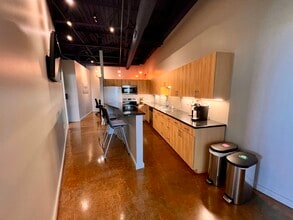 19900 W Catawba Ave, Cornelius, NC for lease Interior Photo- Image 2 of 9