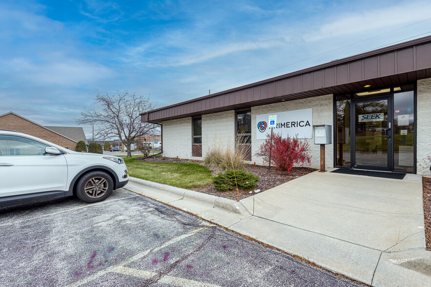 1316-1320 N Taylor Dr, Sheboygan, WI for lease - Building Photo - Image 3 of 16